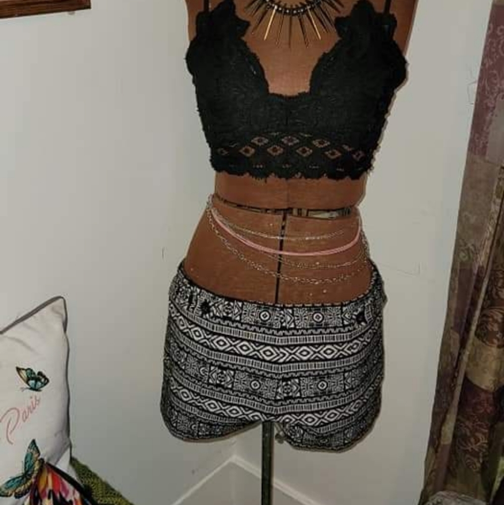 Textured shorts with pockets